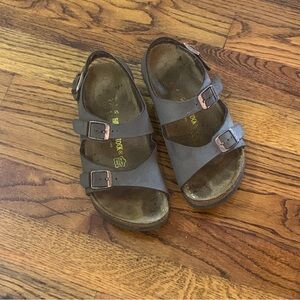 Birkenstock Kids Milano Vegan Textile Ankle Strap Sandals Shoes
Size 2 / 33
Sm
